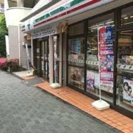 コンビニ セブンイレブン世田谷桜新町1丁目店 徒歩3分。