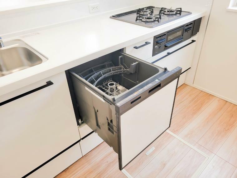 発電・温水設備 【ビルトイン食器洗浄乾燥機】食器洗いのわずらわしさから開放してくれる嬉しい設備。