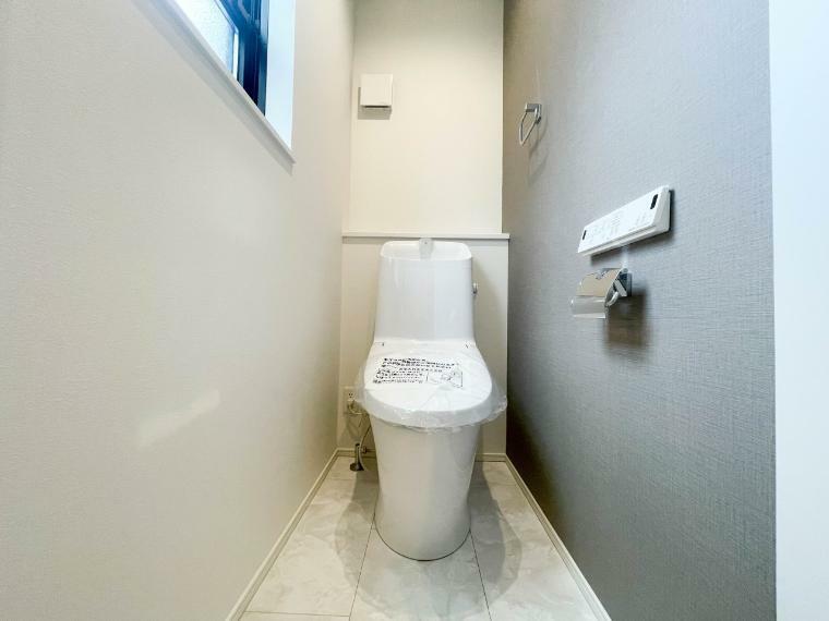 トイレ 【Toilet】トイレ・ウォシュレット付。快適で衛生的な洗浄機能付温水シャワートイレです。（3号棟）