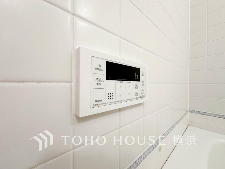 発電・温水設備 【オートバス】お風呂場と台所に操作リモコンがありお料理の最中でもボタン一つで簡単に沸かせて便利ですね。