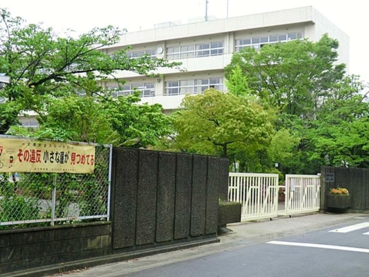 小学校 吉川市立栄小学校（280m）緑・花・人を愛する栄小学校