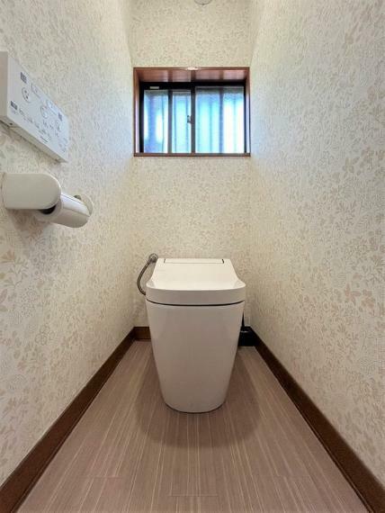 トイレ 【東側住戸・トイレ】温水洗浄便座付きで更に快適に