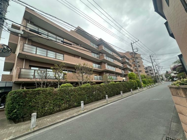 外観写真 JR横浜線「古淵」駅まで徒歩約15分、1997年11月築、鉄筋コンクリート造8階建中古マンションです。