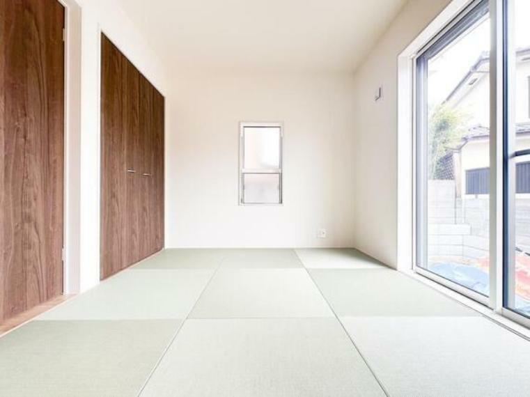和室 伝統的な和室。自然素材と調和した心地よいくつろぎの空間です。