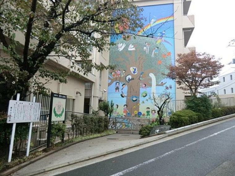 小学校 横浜市立青木小学校 　青木小学校は東急東横線反町駅を最寄り駅として、横浜の中心横浜駅から徒歩10分にある都会校です。