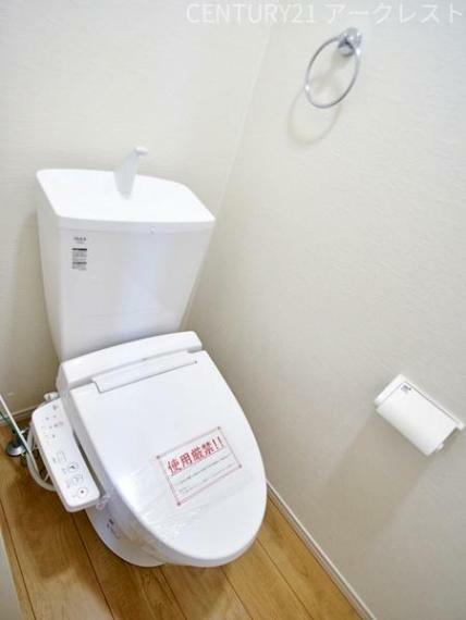 トイレ 2階の温水洗浄便座付トイレです