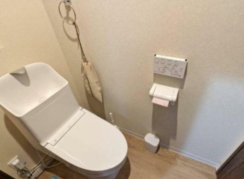 温水洗浄便座付きのトイレです！