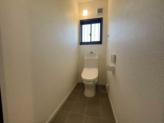 トイレ トイレは1階と2階にあります。 快適な温水洗浄便座！