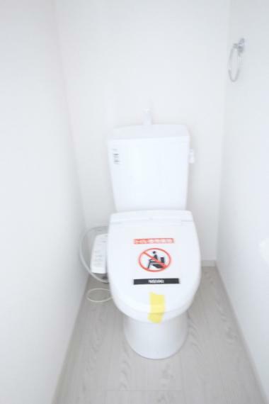 トイレ 1階トイレです！温水洗浄機能付で快適です！