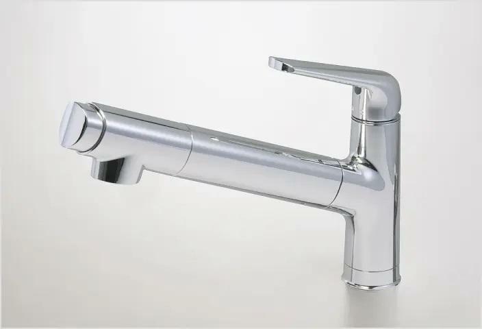 キッチン （仕様イメージ）浄水機能付き水栓は、シャワーヘッドを引き出してシンク全体が洗えます。