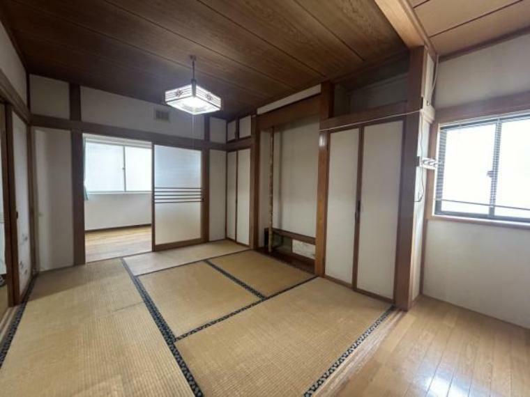 和室 【リフォーム中】1階和室の別角度です。畳は表替えを行いきれいに致します。壁天井はクロス張替えを行います。