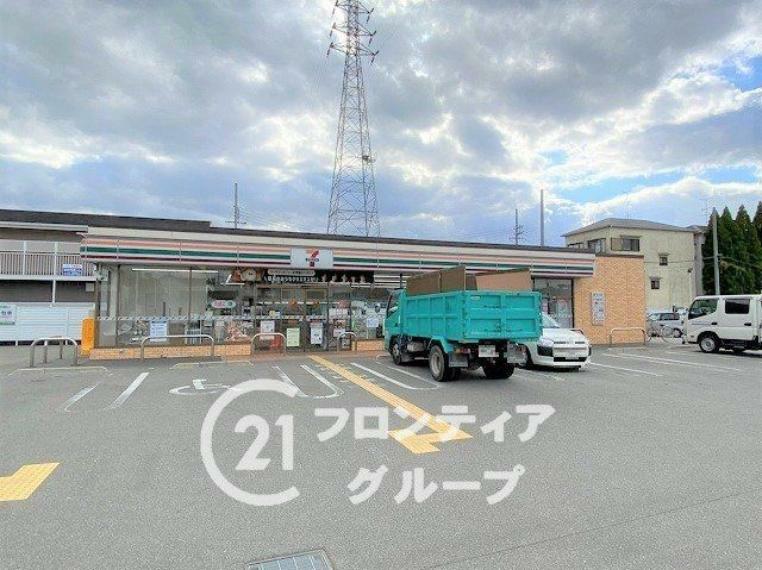 コンビニ セブンイレブン橿原中曽司町店 徒歩6分。