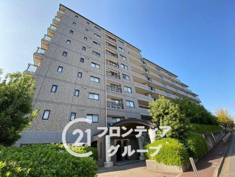 外観写真 9階建てマンションの1階部分です！