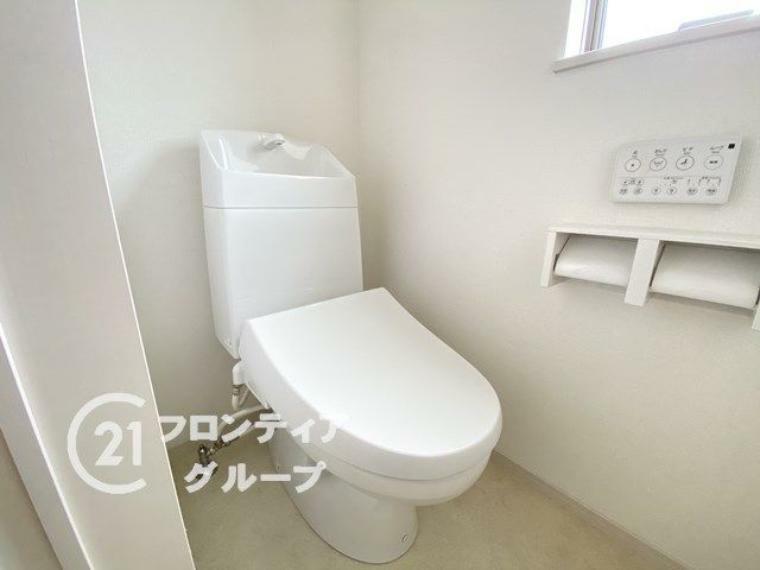 トイレ トイレは1階と2階の2カ所に設置！階段を上り下りせずに使用できるので、高齢の方にも安心です！