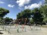 公園 峰岡公園（遊具のある公園と野球などを楽しめる広場がある地域の公園。一日中子どもたちが元気に遊び集っています。）