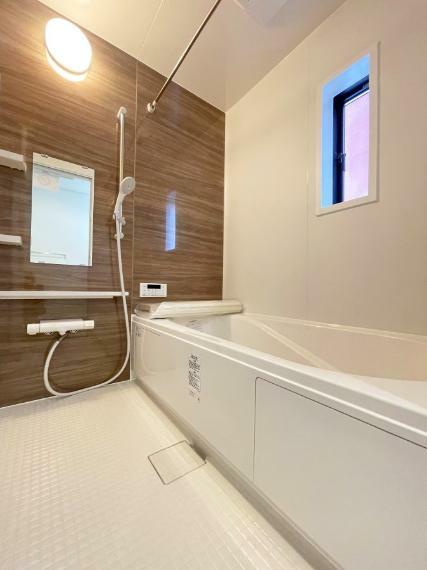 浴室 一日の疲れを癒すバスルームは浴室乾燥機付きでいつでも快適バスタイム