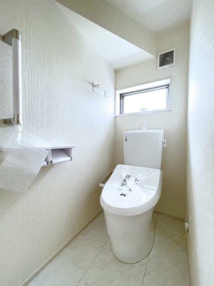 トイレ 小窓が付いて風通しの良いトイレ