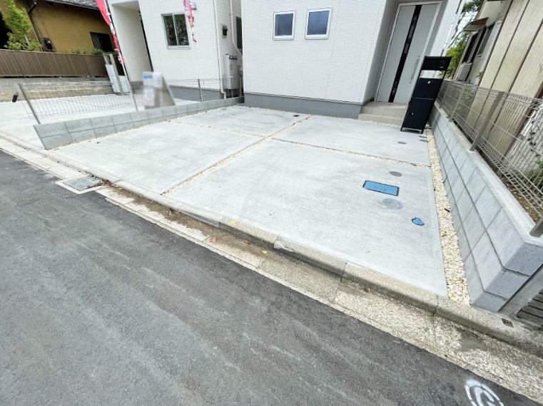 駐車場 並列2台駐車可能なゆとりのカースペース