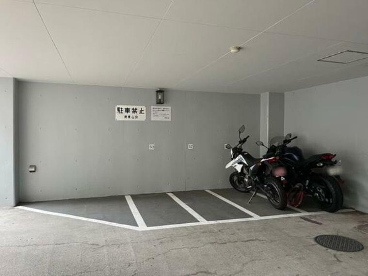 駐車場 バイク置場。