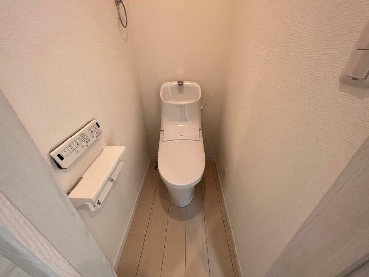 トイレ 温水洗浄便座つき/2階