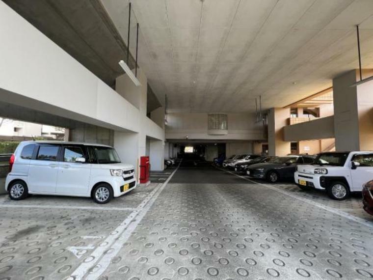 敷地内駐車場 駐車場ももちろん完備しておりますのでお車所有の方にも心強いです。