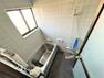 浴室 【浴室】採光と通風を兼ねた窓がある、0.75坪タイプの浴室です。