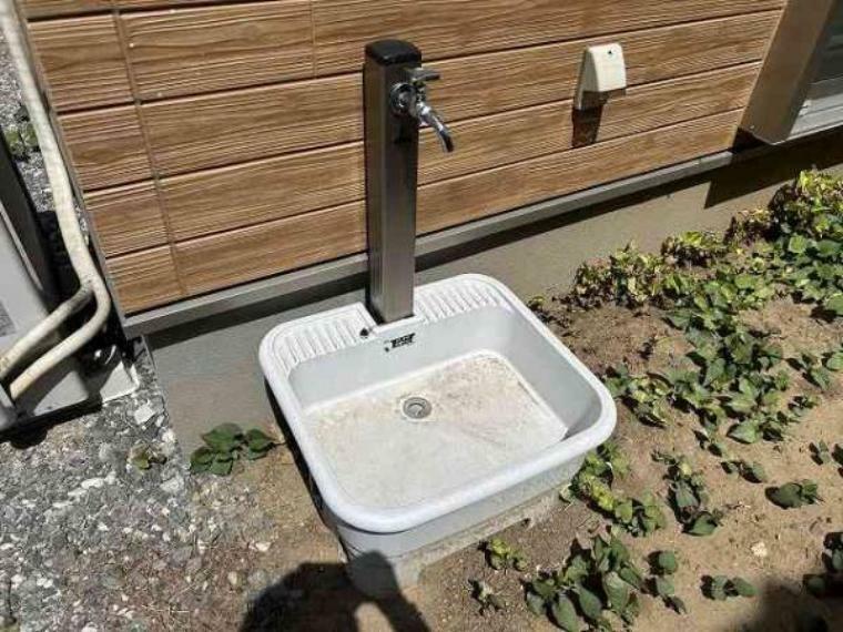 【現況販売】屋外水栓。洗車や水やりにご利用いただけます。