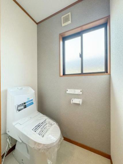 【リフォーム済】1階のトイレは新品に交換して床のクッションフロアーの張替えも行いました。