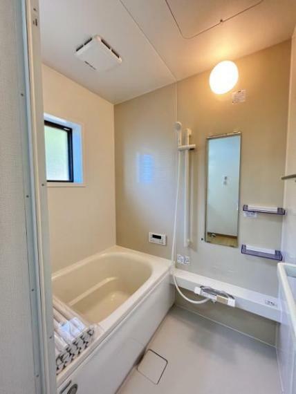 浴室 【リフォーム後】浴室です。ユニットバスはハウステック製の新品に交換しました。清潔感のある浴室になっています。