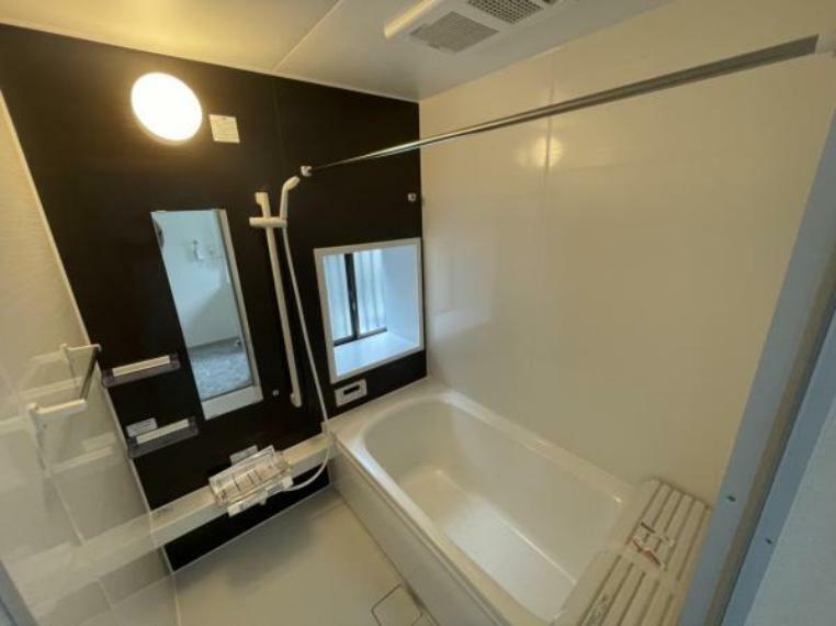 【リフォーム後写真】浴室はハウステック製の新品のユニットバスに交換しました。1坪サイズのお風呂で、1日の疲れをゆっくり癒すことができますよ。