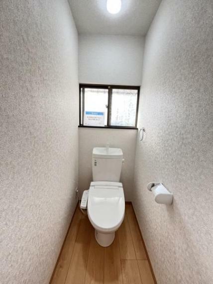トイレ 【リフォーム後写真】温水洗浄機能付きのトイレに交換しました。