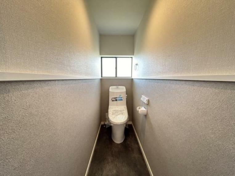 トイレ 【リフォーム後】トイレは新品に交換しました。窓から採光が取れ、明るくなっております。
