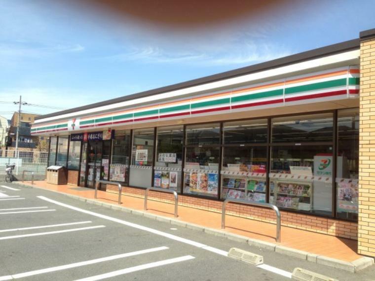 コンビニ 【コンビニエンスストア】セブンイレブン 足立古千谷本町3丁目店まで277m