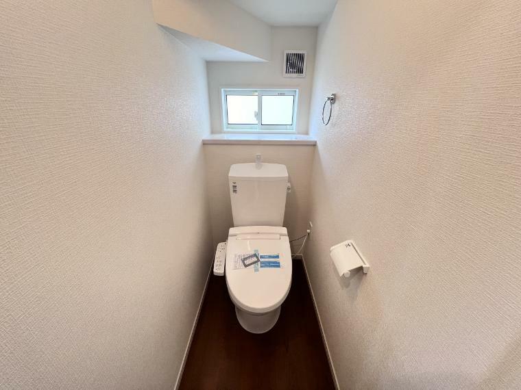 トイレ トイレは各階にご用意。ウォシュレット機能付