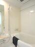 浴室 ■大きな鏡が付いた広々開放的な浴室