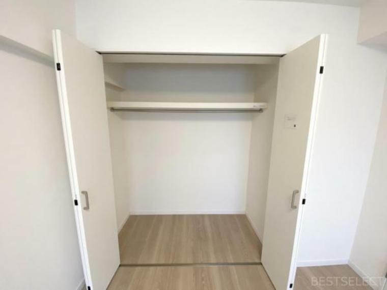 各居室に収納スペースが設けられ,生活スペースを広く利用できます:洋室約6.2帖