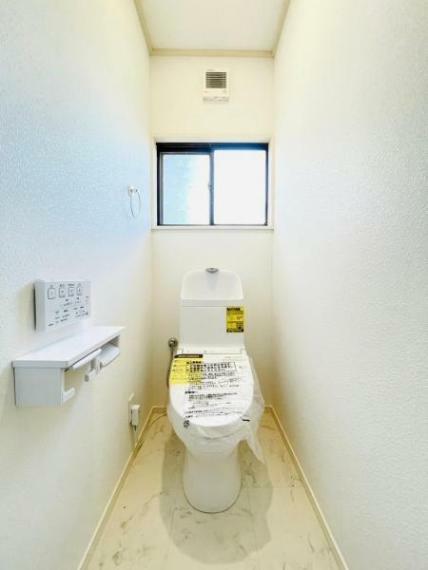 トイレ 【トイレ】温水洗浄便座付きのトイレ。汚れてもサッとひとふきでお手入れ簡単！