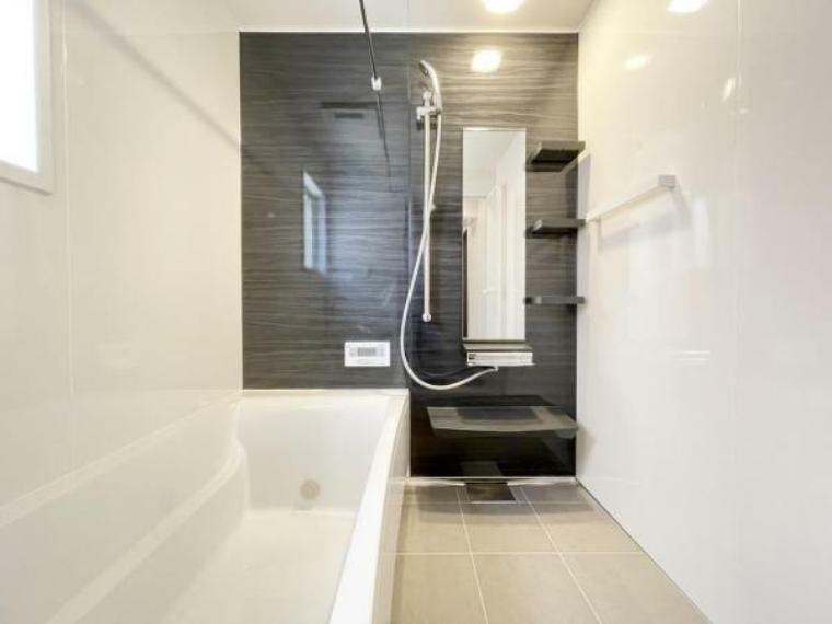 （浴室）足を伸ばして入れる1坪タイプのバスルーム！「浴室暖房乾燥機」も付いています！