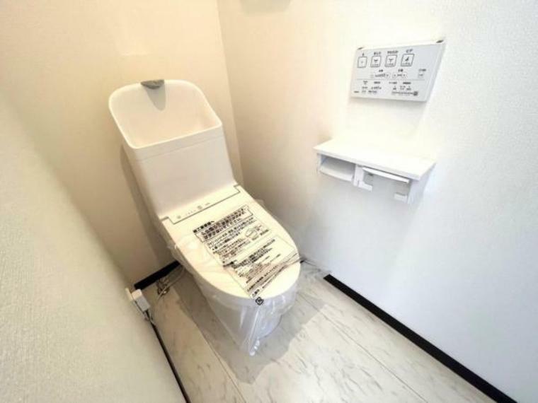 トイレ トイレは新品交換済み！お手入れしやすいウォシュレット付の多機能便座です。