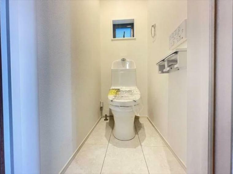 トイレ 清潔感溢れるトイレ。落ち着いた空間で安らぎのひとときをお過ごしいただけます。（2024.4.25撮影）