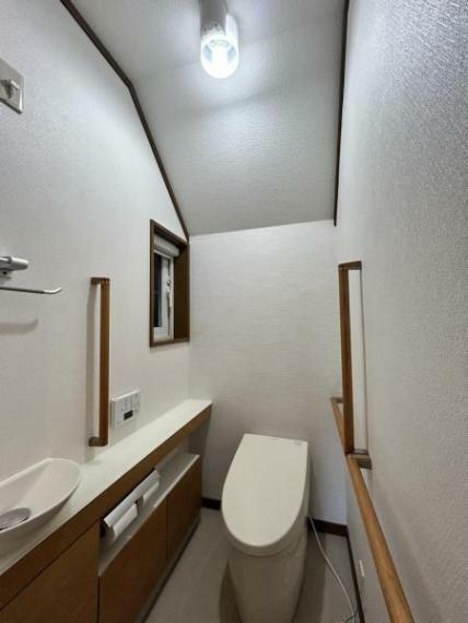 トイレ 【現況販売】1階トイレを撮影しました。設備点検、クリーニングを行います。