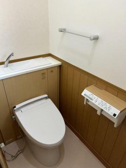 トイレ 【現況販売】1階トイレの写真です。