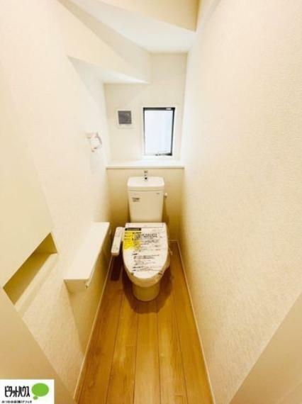 同仕様写真（内観） 施工例写真:清潔な洗浄機能付き温水シャワートイレ