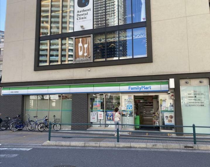 コンビニ ファミリーマート武蔵小杉駅口店 徒歩6分。