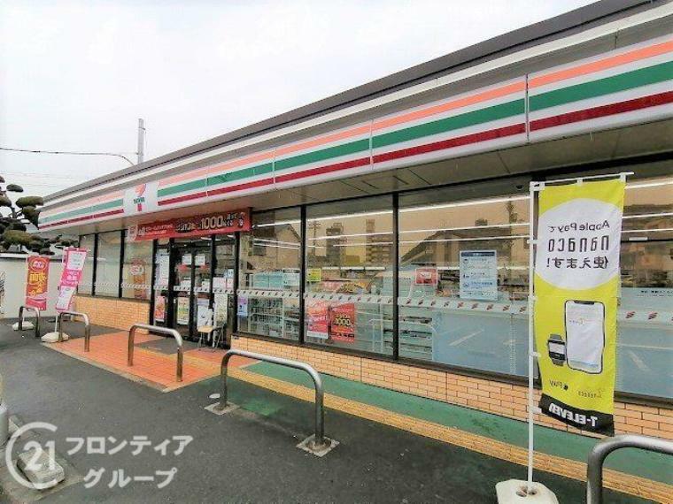 コンビニ セブンイレブン東大阪長田2丁目店　徒歩2分。