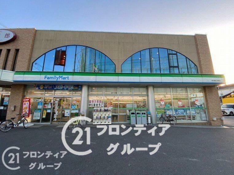 コンビニ ファミリーマート東大阪若江南町店 徒歩3分。