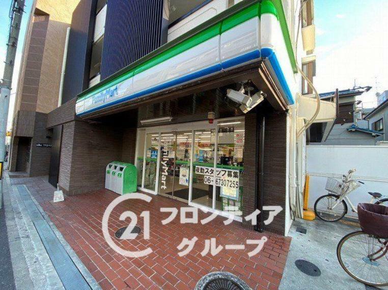 コンビニ ファミリーマート東大阪近江堂店徒歩9分。