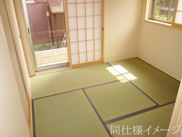 ＼同仕様写真/新しい畳の香りのするタタミスペースは、使い方色々。客室やお布団で寝るときにぴったりの空間ですね。