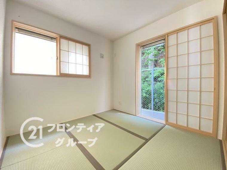 和室 新しい畳の香りのするタタミスペースは、使い方色々。客室やお布団で寝るときにぴったりの空間ですね。