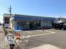 コンビニ ローソン加古川平岡町新在家店　徒歩3分。